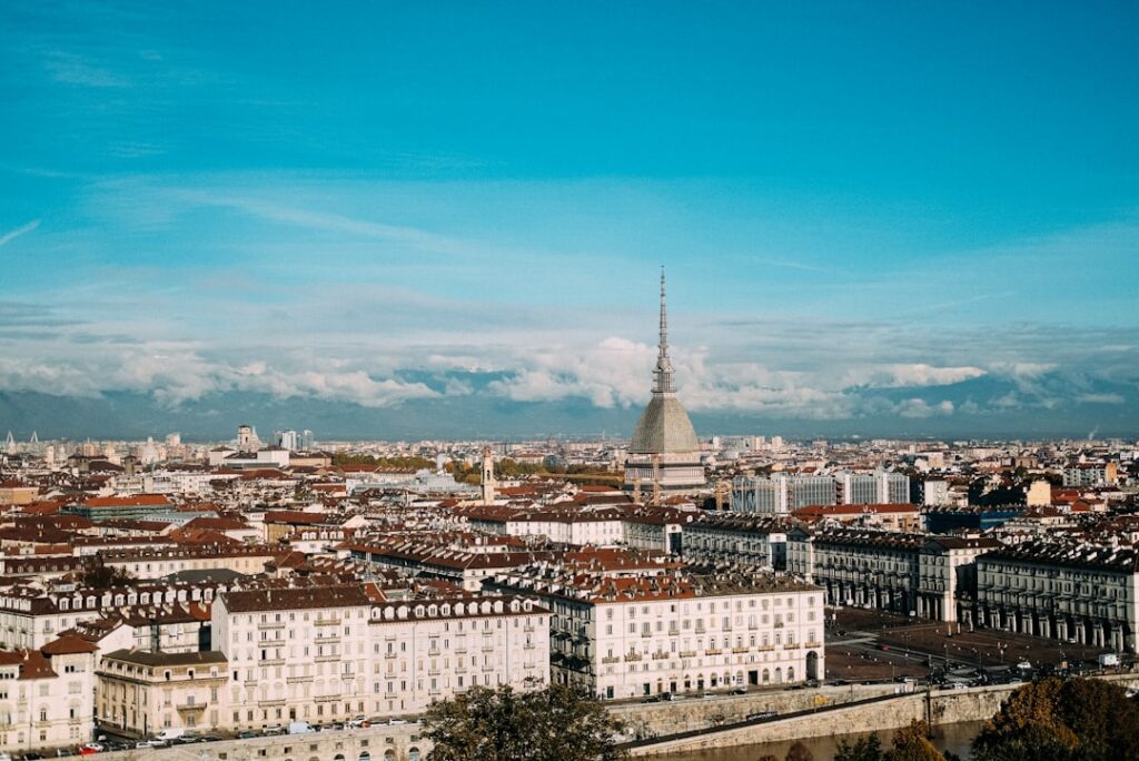 Balade v lo le long Turin travel tourism landmark