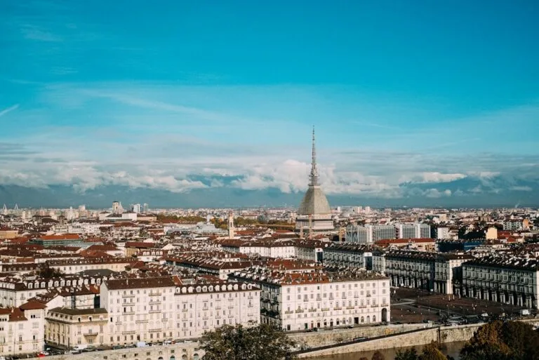 Balade v lo le long Turin travel tourism landmark