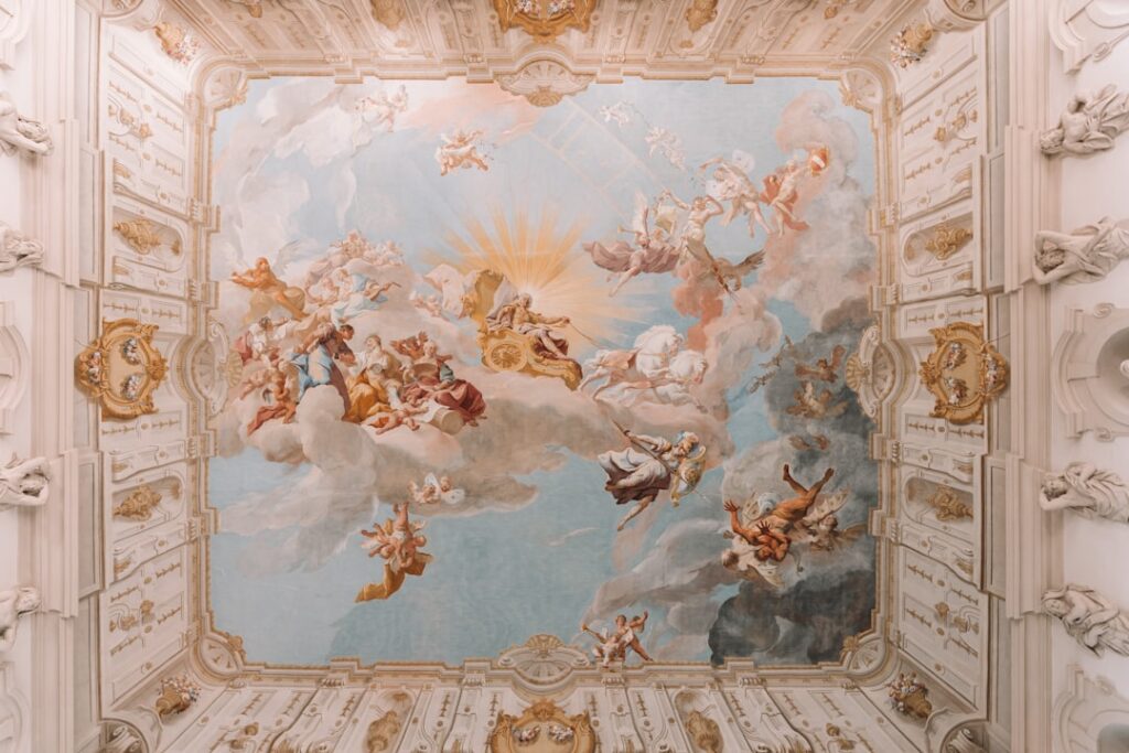 Interno barocco della Reggia di Venaria, soffitto affrescato