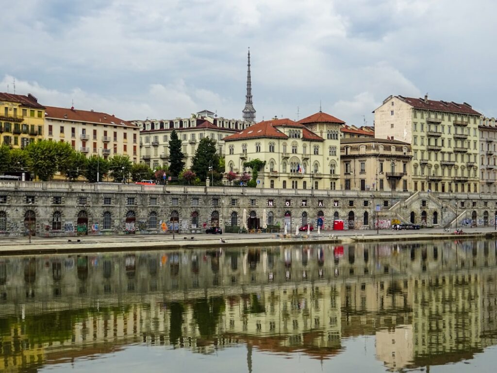 Promenade au fil du Po Turin travel tourism landmark