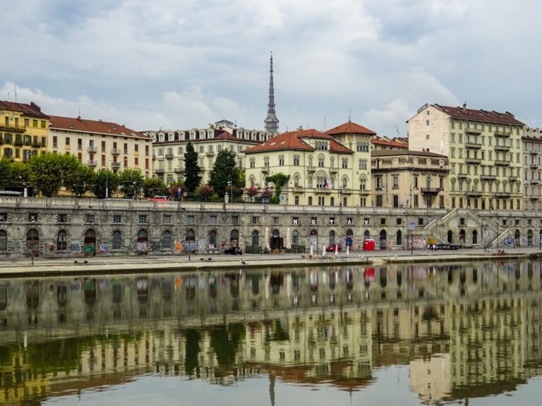 Promenade au fil du Po Turin travel tourism landmark